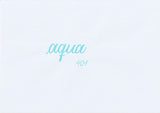 Handskriven text med ordet "aqua" i ljusblå färg, skriven med ABT Dual Brush Pen i nyansen 401 Aqua.