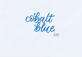 Handskriven text med orden "cobalt blue" i koboltsblå färg, skriven med ABT Dual Brush Pen i nyansen 535 Cobalt Blue.