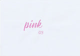 Handskriven text med ordet "pink" i rosa färg, skriven med ABT Dual Brush Pen i nyansen 723 Pink.