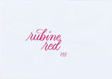 Handskriven text med orden "rubine red" i rubinröd färg, skriven med ABT Dual Brush Pen i nyansen 755 Rubine Red.