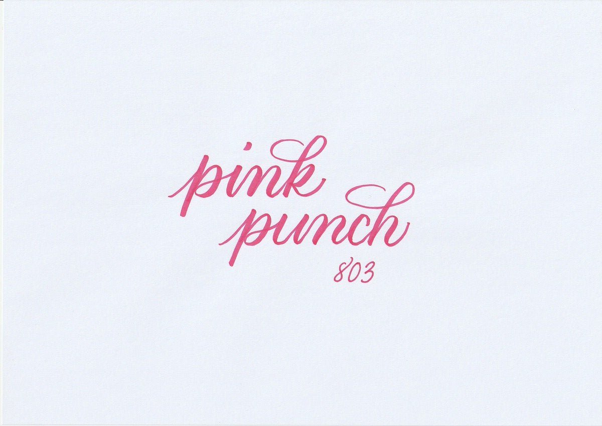 Handskriven text med ordet "pink punch" i rosa färg, skriven med ABT Dual Brush Pen i nyansen 803 Pink Punch.