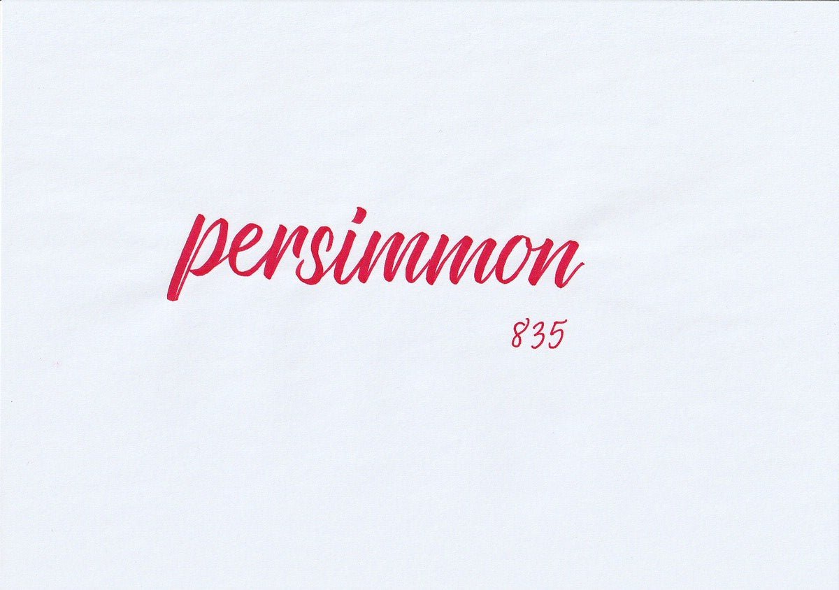 Handskriven text med ordet "persimmon" i röd färg, skriven med ABT Dual Brush Pen i nyansen 835 Persimmon.