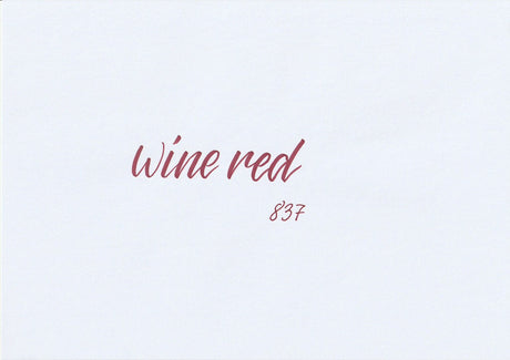 Handskriven text med orden "wine red" i vinröd färg, skriven med ABT Dual Brush Pen i nyansen 837 Wine Red.