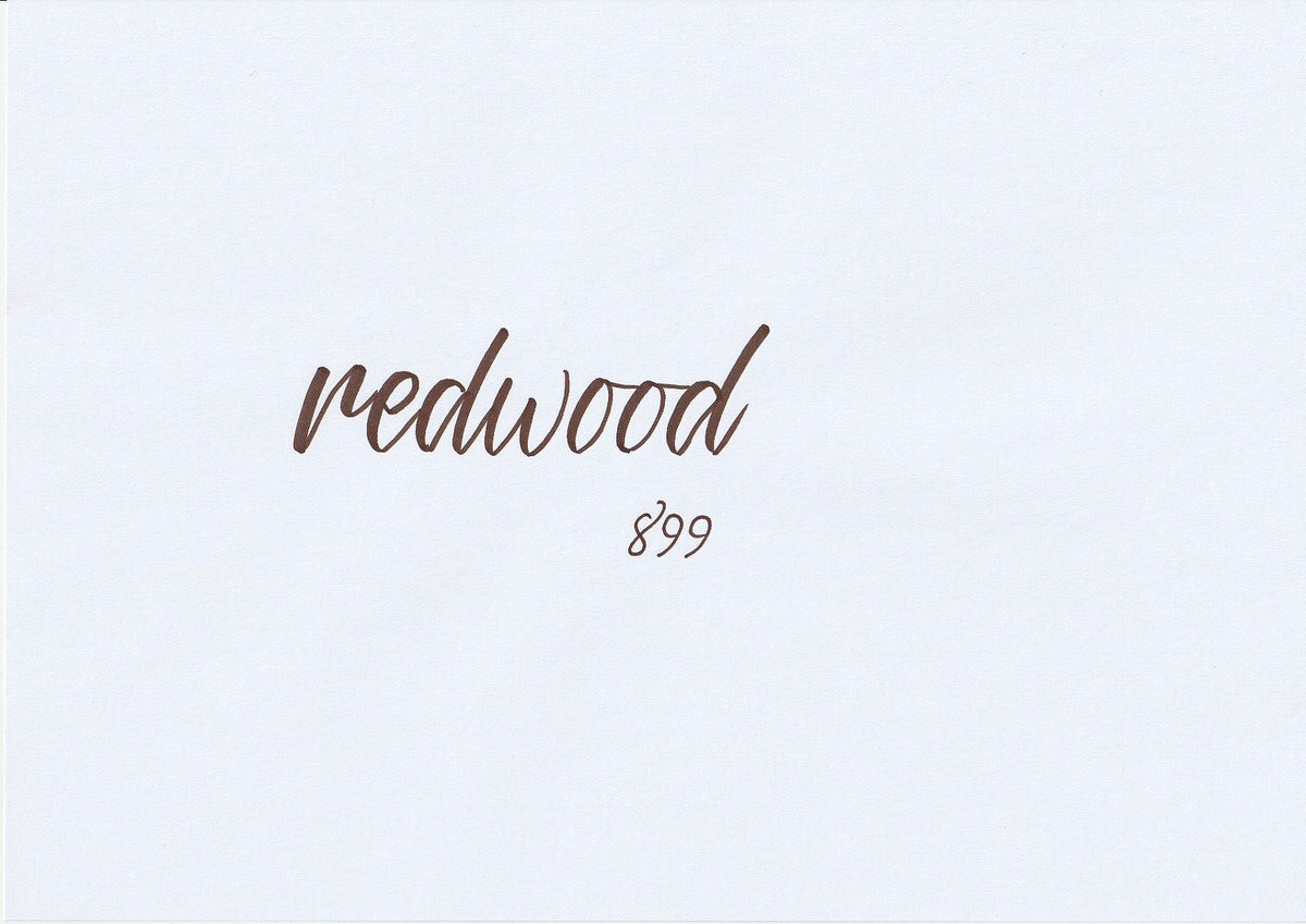 Handskriven text med ordet "redwood" i brun färg, skriven med ABT Dual Brush Pen i nyansen 899 Redwood.