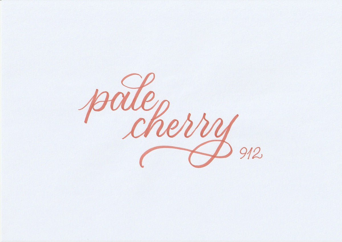 Handskriven text med orden "pale cherry" i blek körsbärsfärg, skriven med ABT Dual Brush Pen i nyansen 912 Pale Cherry.