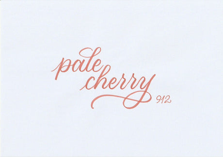 Handskriven text med orden "pale cherry" i blek körsbärsfärg, skriven med ABT Dual Brush Pen i nyansen 912 Pale Cherry.