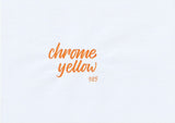 Handskriven text med orden "chrome yellow" i kromgul färg, skriven med ABT Dual Brush Pen i nyansen 985 Chrome Yellow.