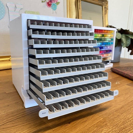 Den tomma förvaringsmodulen för Tombow ABT penselpennor. ABT Dual Brush pen Desktop organizer (Tomt) - från Tombow - Tidformera