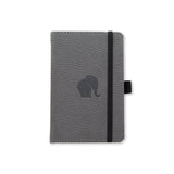 Anteckningsbok Wildlife Dotted A6 Grey Elephant från Dingbats* - Grå anteckningsbok i litet format. Boken har svart gummiband för stängning samt pennhållare.
 - Tidformera