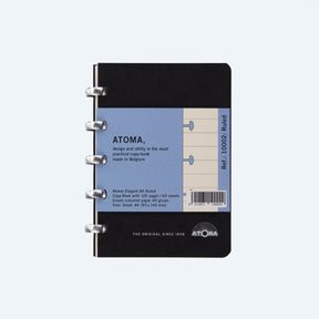 Svart linjerad anteckningsbok med silverfärgad ringbindning. Atoma Notebook A6 Elegant - Linjerad från Atoma - Tidformera