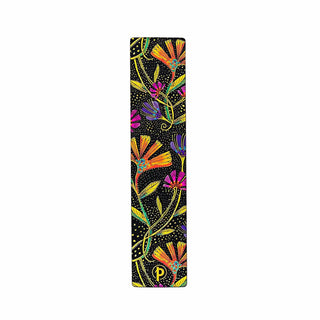 Bokmärke Paperblanks - Wildflower från Paperblanks. Bokmärket har svart bakgrund och färggranna blommor. - Tidformera