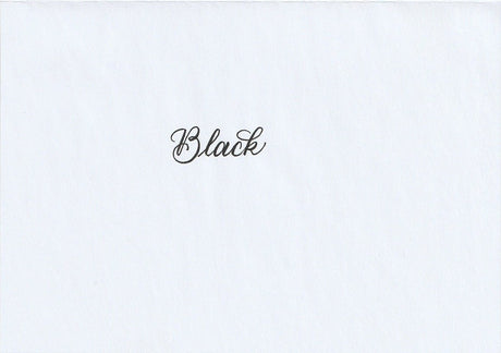 Handskriven text med ordet "Black" i svart färg, skrivet med Pentel Brush Sign Pen i färgen Black.