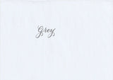 Handskriven text med ordet "Grey" i grå färg, skrivet med Pentel Brush Sign Pen i färgen Grey.