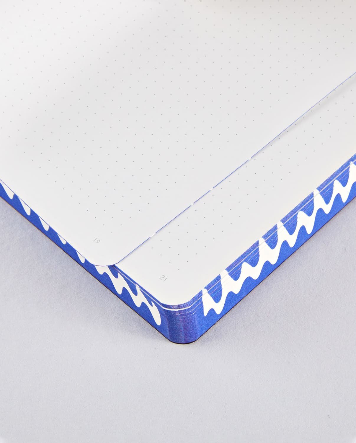 Dotted notebook Graphic L Into the blue - Nuuna - Tidformera