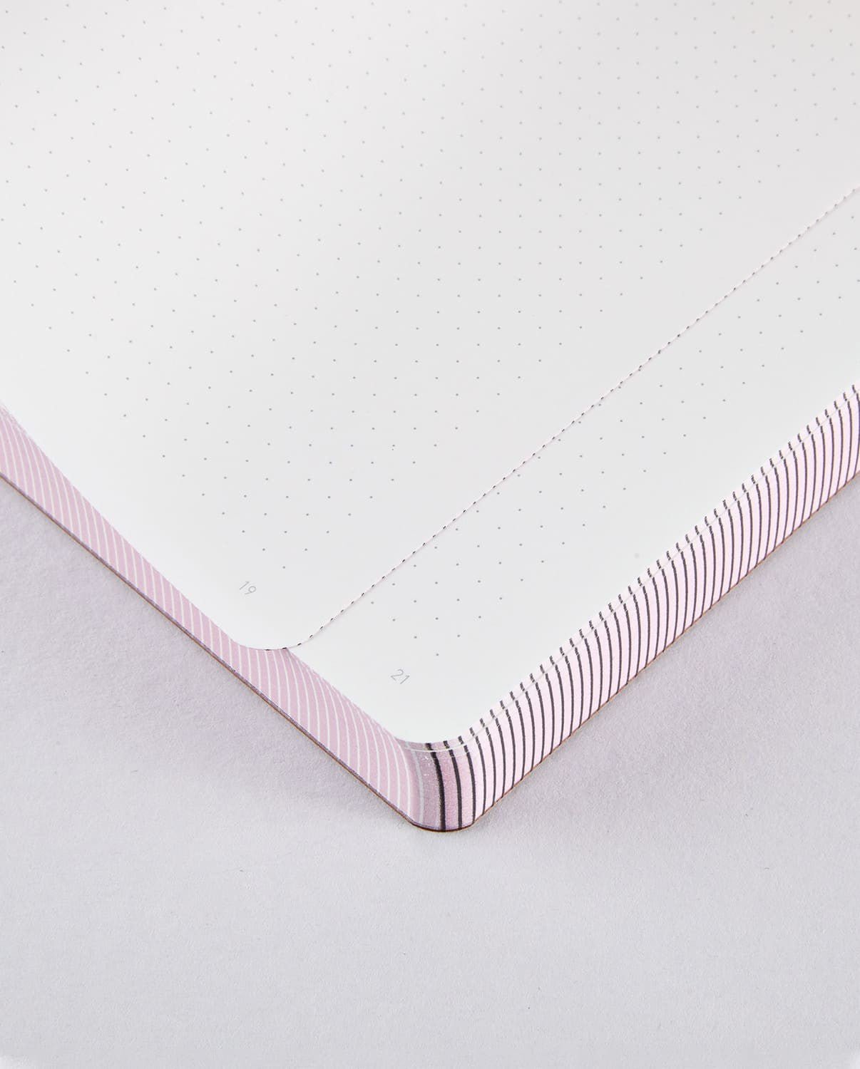 Dotted notebook Graphic L OX - Nuuna - Tidformera