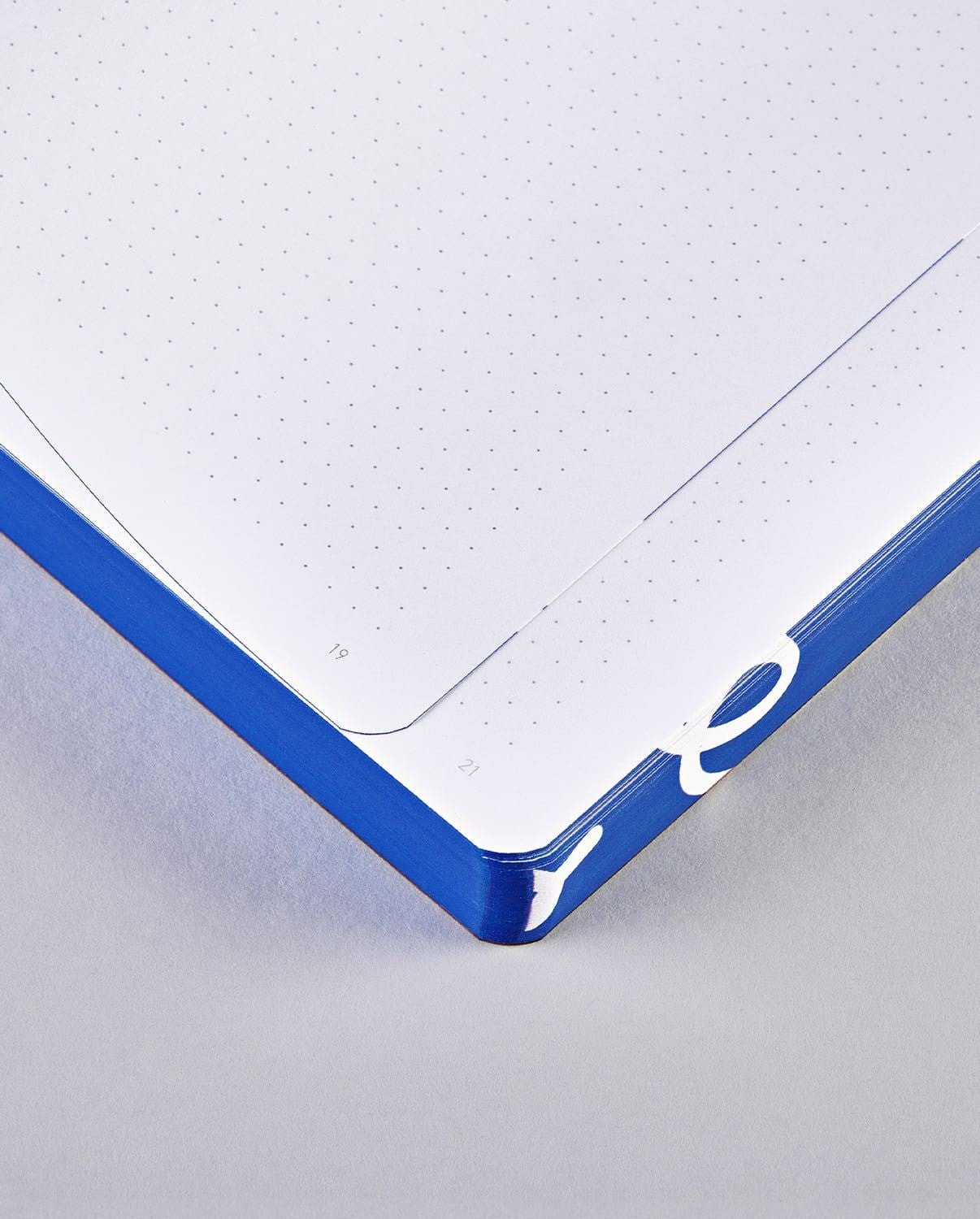 Dotted notebook Graphic L Silver lining - Nuuna - Tidformera