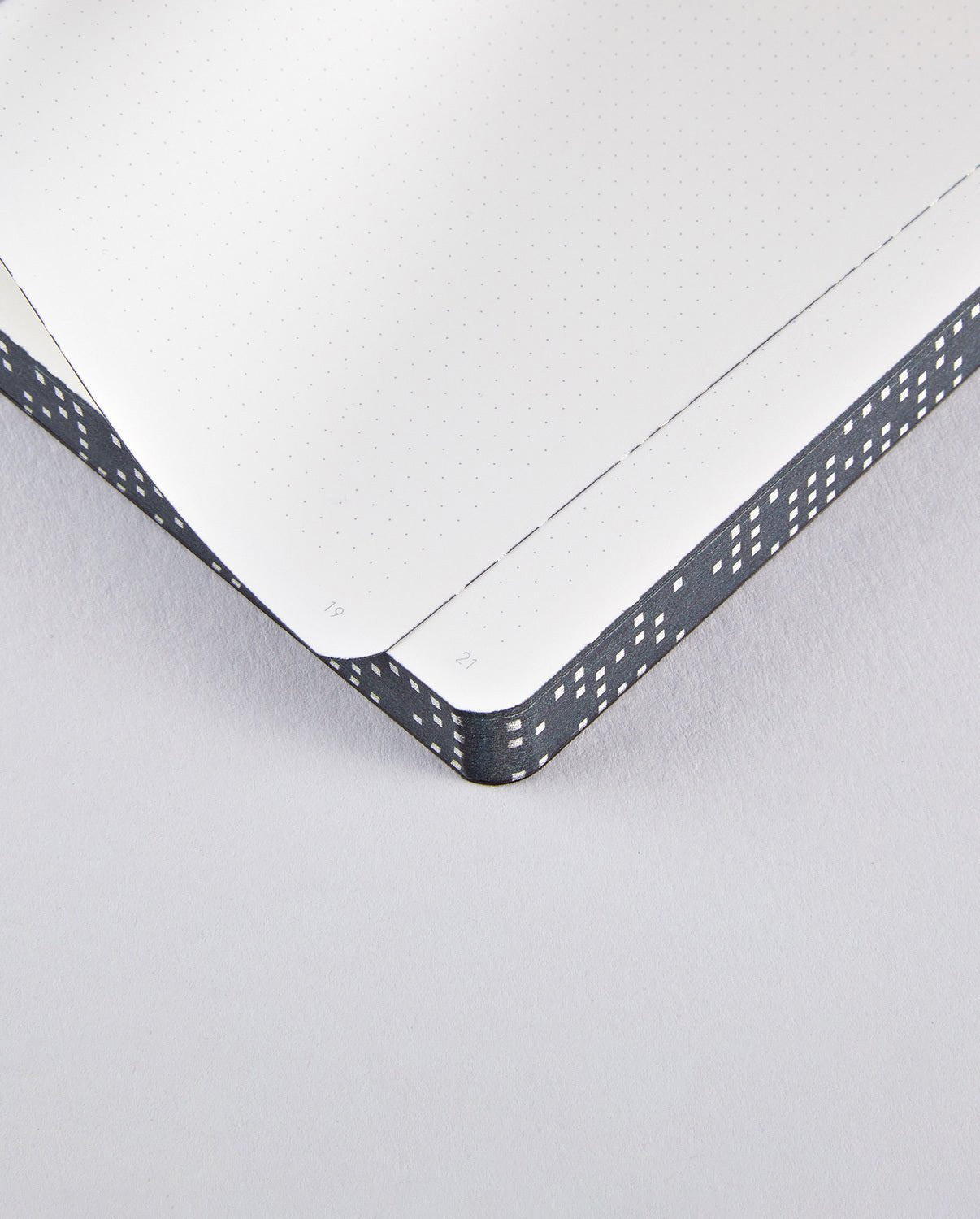 Dotted notebook Graphic S - Analog - Nuuna - Tidformera