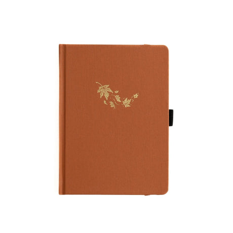 Orange anteckningsbok med fallande lönnlöv är guldpräglat på pärmen
Dotted Notebook Swirling Leaves B6 - från Archer & Olive - Tidformera