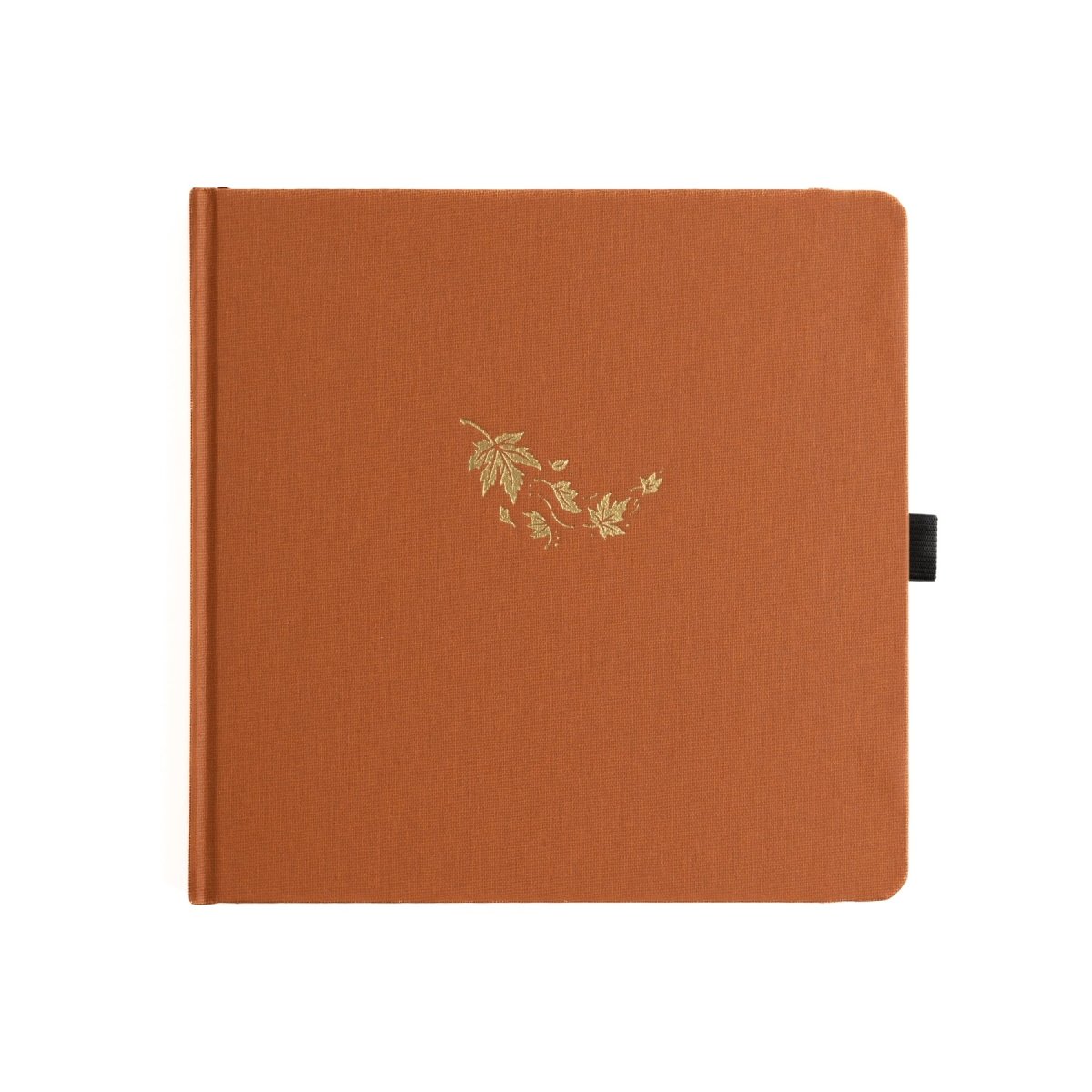 Orange kvadratisk anteckningsbok. Guldpräglat med fallande lönnlöv på pärmen
Dotted Notebook Swirling Leaves SQ -  - Archer & Olive - Tidformera