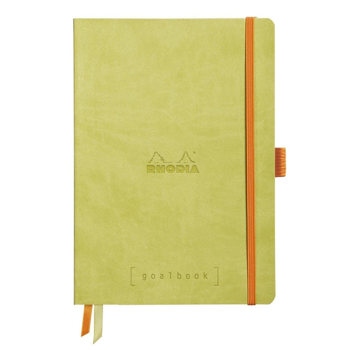 GoalBook Dotted notebook A5 - Anise green från Rhodia - Gulgrön anteckningsbok. Boken har 2 bokmärkesband samt en orange gummiband för stängning. - Tidformera