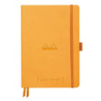 GoalBook Dotted notebook A5 - Orange från Rhodia - Orange anteckningsbok. Boken har 2 bokmärkesband samt en orange gummiband för stängning och pennhållare. - Tidformera