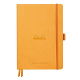 GoalBook Dotted notebook A5 - Orange från Rhodia - Orange anteckningsbok. Boken har 2 bokmärkesband samt en orange gummiband för stängning och pennhållare. - Tidformera