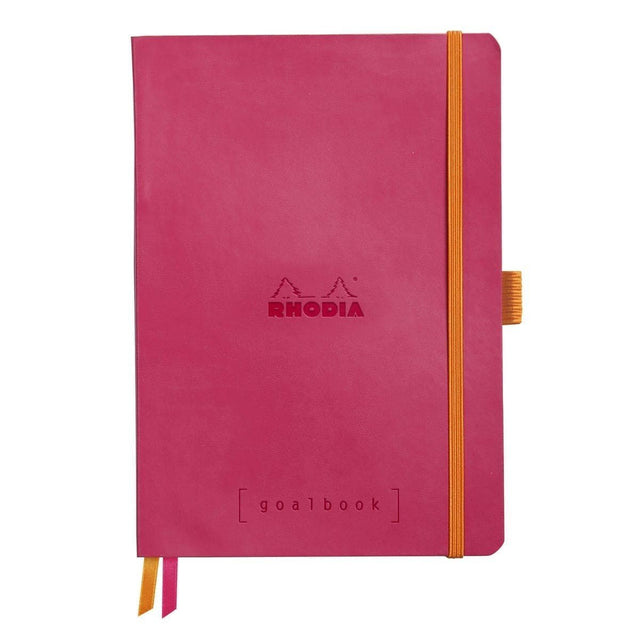 GoalBook Dotted notebook A5 - Raspberry från Rhodia - Rosa anteckningsbok. Boken har 2 bokmärkesband samt en orange gummiband för stängning och pennhållare. - Tidformera