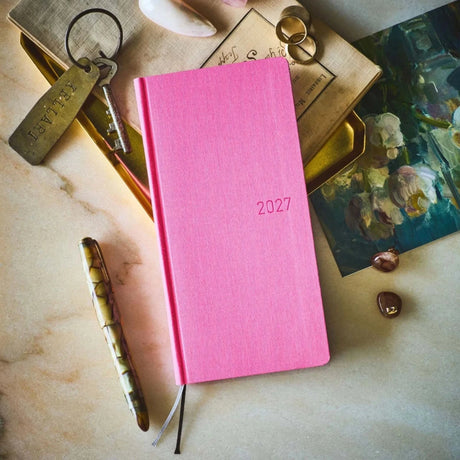 Pink Sapphire Hobonichi Weeks kalender 2027 - Tidformera