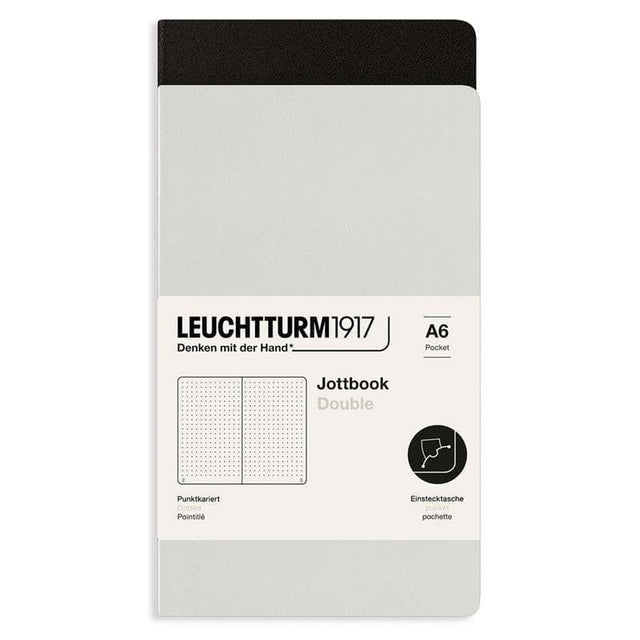 Jottbook Double Skrivhäften Dotted 2 - pack A6 Light grey/Black från Leuchtturm1917 - Ett svart och ett grått skrivhäfte - Tidformera