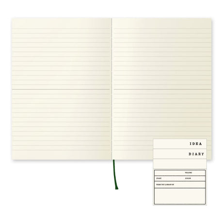 MD Notebook Journal A5 - Ruled från Midori. Uppslagen skrivbok och ett uppslag med linjerade sidor. Tidformera