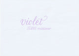 Handskriven text med orden "violet" och "ZEBRA mildliner" i violett färg, skriven med Zebra Mildliner Brush Pen i färgen Violet.