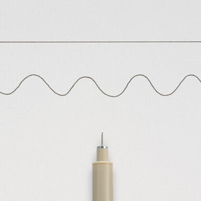 Pigma micron Fineliner Svart - 005 från Sakura - Bild på penna med hur linjebredd 005 är - Tidformera