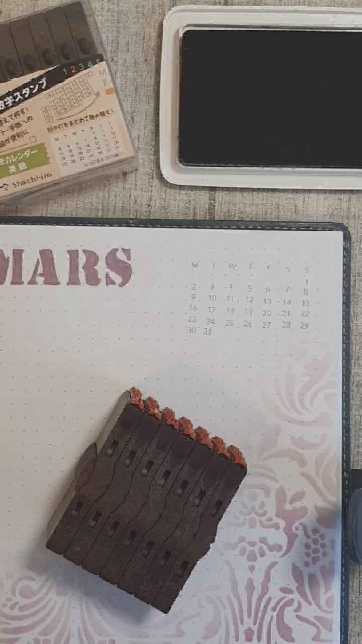 Video som visar användningsmråden för Kalenderstämpel Månad från Shachihata - Tidformera