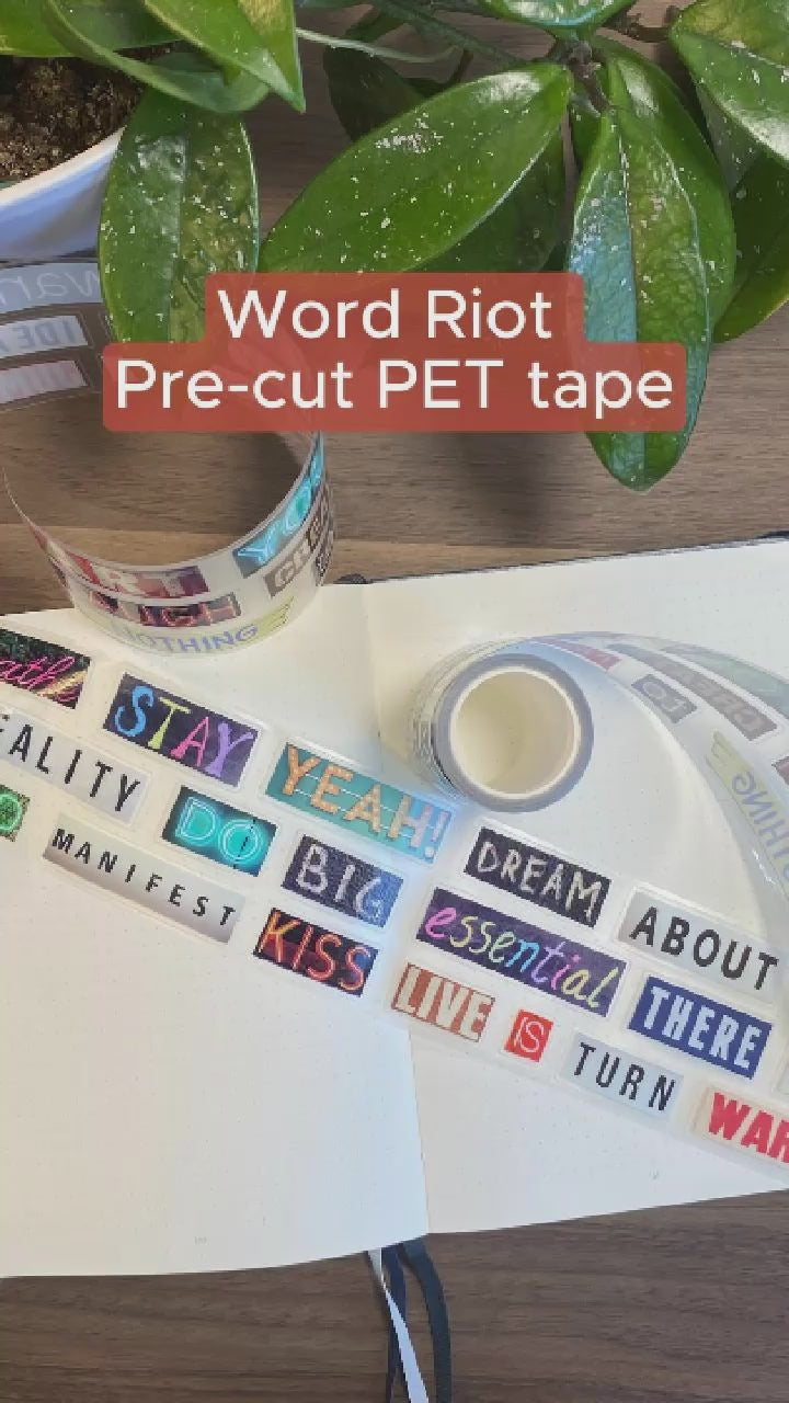 Pre-cut PET tape med ord i varierande stilar och färger från Mic & Mim. Tidformera