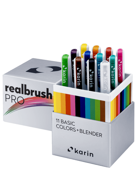 Realbrush PRO 12 - pack - 11 Basic colors + Blender från Karin. Förpackning med 12 penselpennor. 11 basfärger och en blendingpenna. - Tidformera