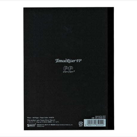 TomoeRiver Notebook softcover - A5 - Plain från Sakae TP. Baksidan på den svarta skrivboken. På står TomoeRiver FP - Tidformera