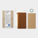 TRAVELER'S notebook Regular Camel - Traveler's Company - Tidformera