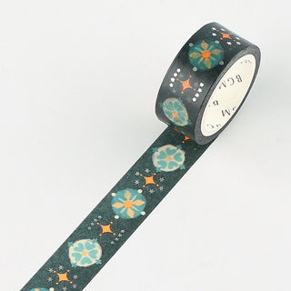 Mörkgrön dekorationstejp med retroinspirerade blommor. Washi Tape Dayflower från BGM - Tidformera