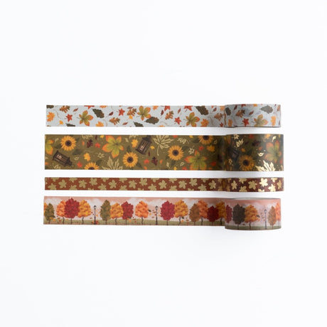 Dekorationstejp med naturmotiv i höstfärger. Höstlöv på träd och lönnblad.  Washi tape - Swirling Leaves - 4-pack från Archer & Olive - Tidformeran