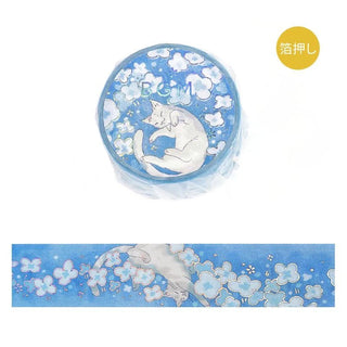 Blå dekorationstejp med vita katter och ljusblå blommor. Washi Tape - Wonderful Journey - Neko Land från BGM - Tidformera